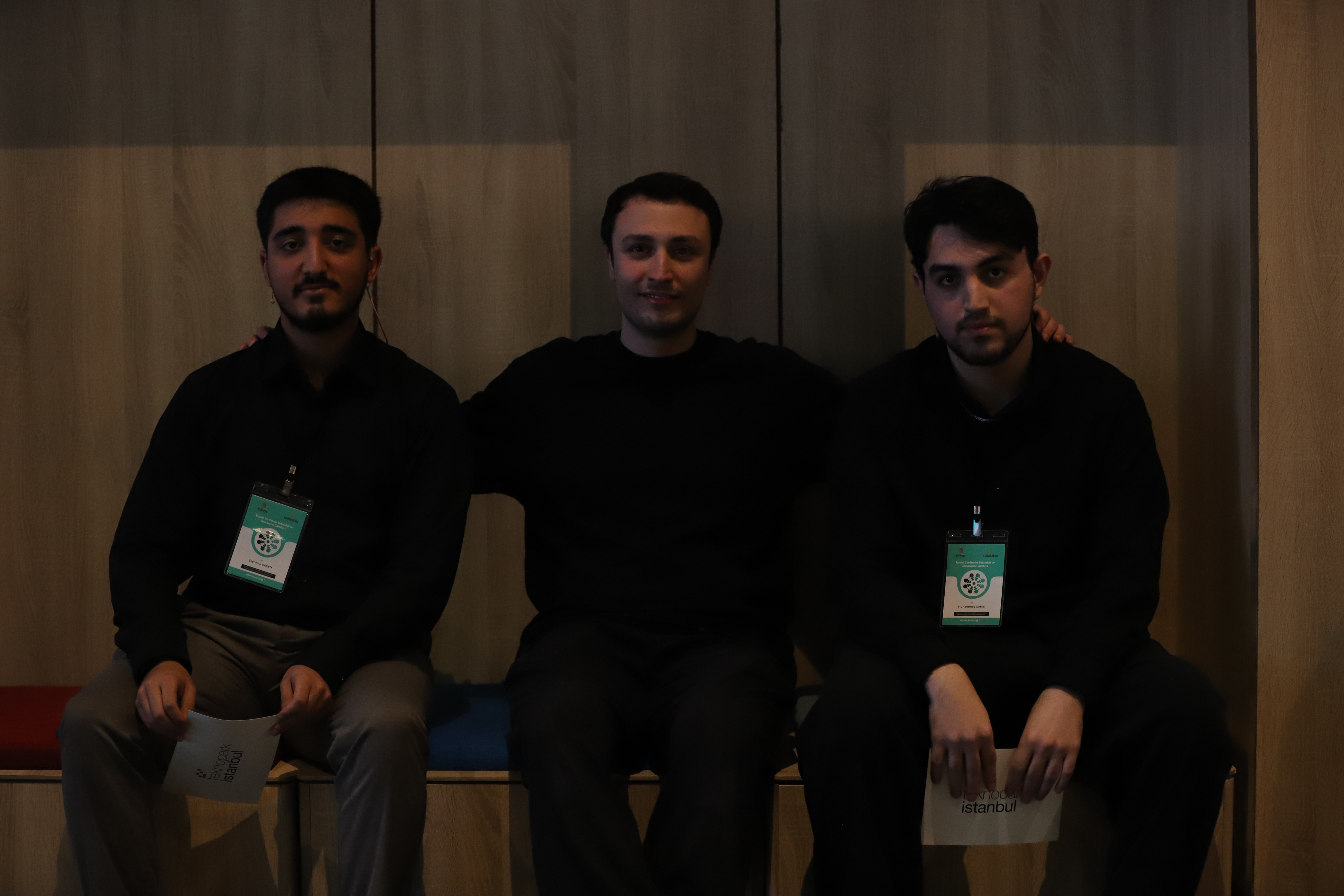 Biz kimiz